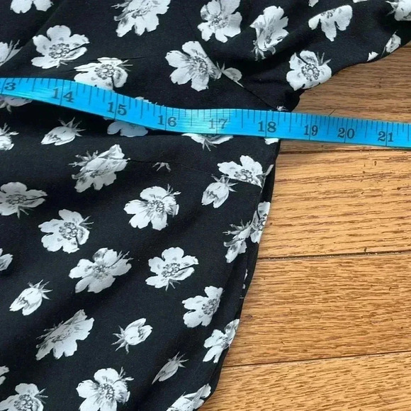 [M]Abercrombie&Fitch  White Floral Viscose Romper - Picture 9 of 9